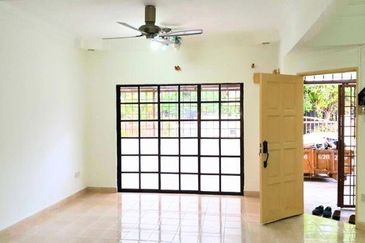 SUBANG BESTARI Double Storey Terrace House For Sale 