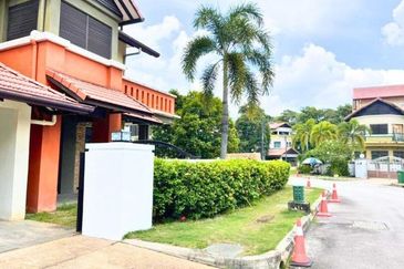 SUNWAY UTAMA Corner 3-Storey Bungalow Bandar Sunway Selangor FOR SALE