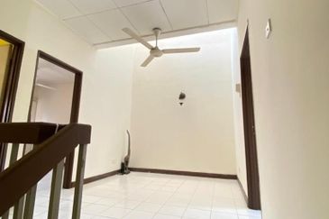 Jalan Spektrum U16 @ Taman Bukit Subang