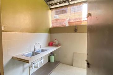 Jalan Spektrum U16 @ Taman Bukit Subang