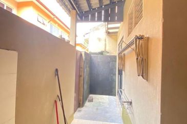 Jalan Spektrum U16 @ Taman Bukit Subang