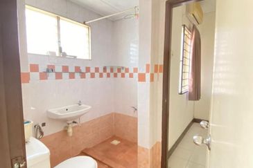 Jalan Spektrum U16 @ Taman Bukit Subang