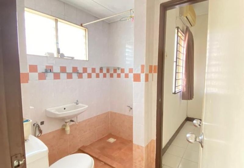 Jalan Spektrum U16 @ Taman Bukit Subang