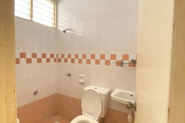 Jalan Spektrum U16 @ Taman Bukit Subang