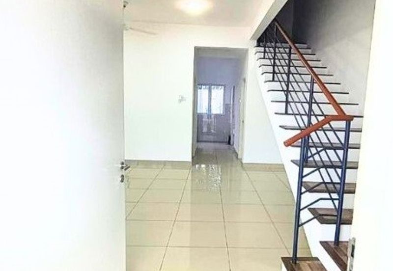 Halya 2 @ Daunan Worldwide