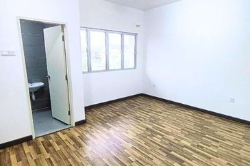 Halya 2 @ Daunan Worldwide