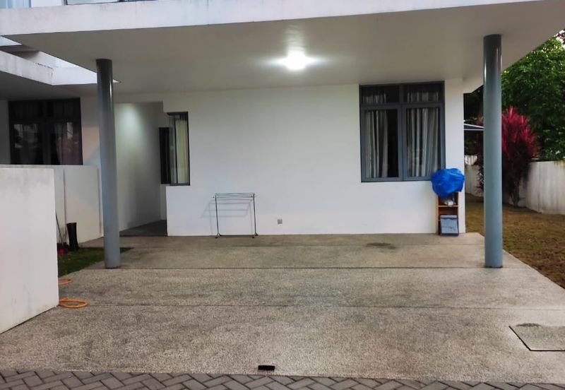 Summerglades, Perdana Lakeview West