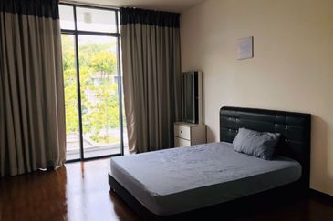 Summerglades, Perdana Lakeview West