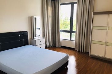 Summerglades, Perdana Lakeview West