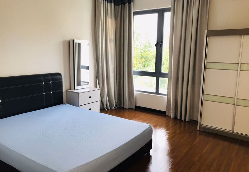 Summerglades, Perdana Lakeview West