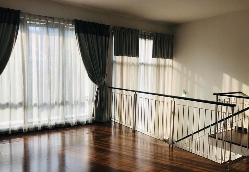 Summerglades, Perdana Lakeview West