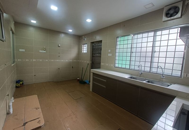 Taman Pinggiran Putra