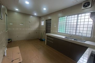 Taman Pinggiran Putra