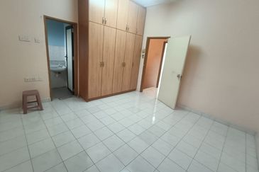 Taman Pinggiran Putra