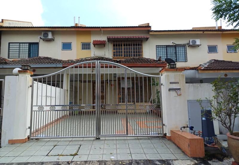 Taman Pinggiran Putra