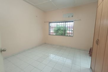 Taman Pinggiran Putra