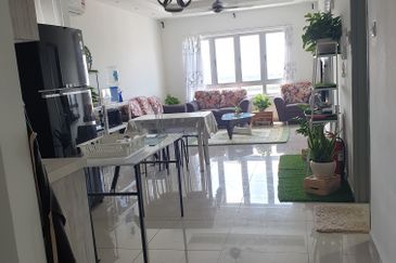 Johor Homestay @ Impiana Condo 3 Bedroom - Book Online on Traveloka