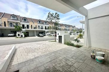 Monet Springtime @ Sunsuria City