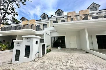 Monet Springtime @ Sunsuria City