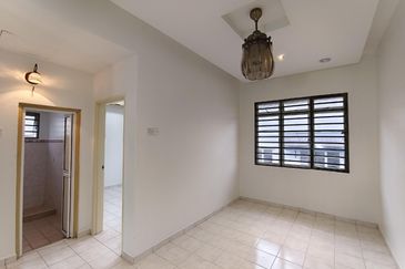 FREEHOLD FULLY RENO Double Storey Semi D  Laman 2 Bandar Seri Putra Bangi, Selangor