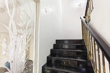 FREEHOLD FULLY RENO Double Storey Semi D  Laman 2 Bandar Seri Putra Bangi, Selangor