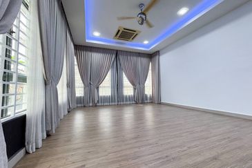 Puncak Pinggiran Putra