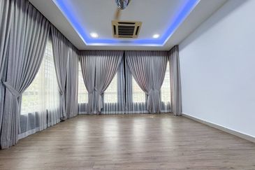 Puncak Pinggiran Putra