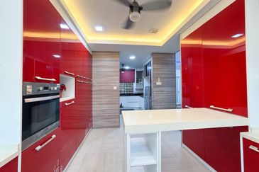 Puncak Pinggiran Putra