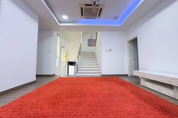 Puncak Pinggiran Putra