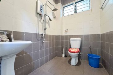 Puncak Pinggiran Putra