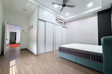 Puncak Pinggiran Putra