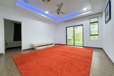 Puncak Pinggiran Putra