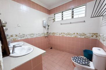 Puncak Pinggiran Putra