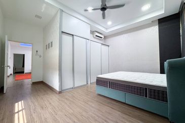 Puncak Pinggiran Putra