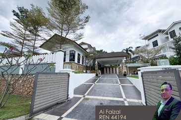 Puncak Pinggiran Putra