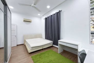 Puncak Pinggiran Putra