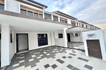 Setia Warisan Tropika (Belladonna)