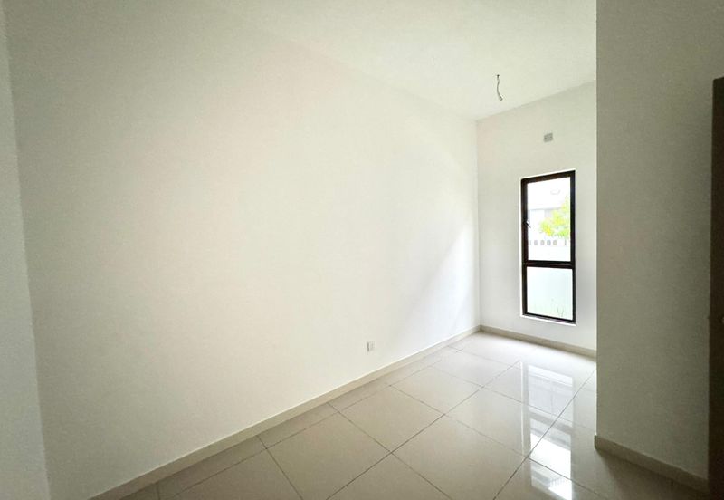 Setia Warisan Tropika (Belladonna)