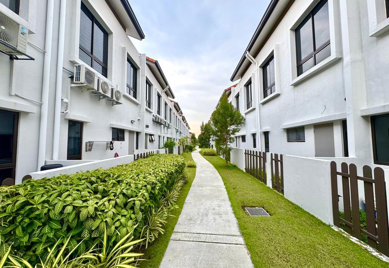 Setia Warisan Tropika (Belladonna)