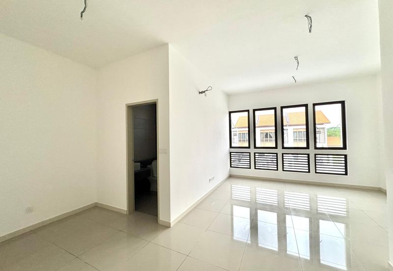 Setia Warisan Tropika (Belladonna)