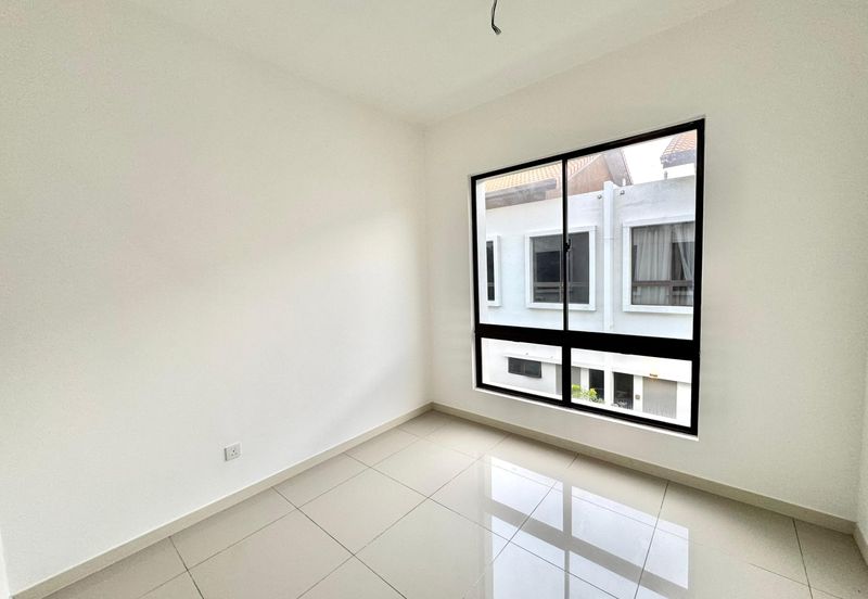 Setia Warisan Tropika (Belladonna)