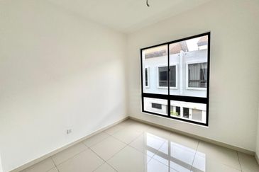 Setia Warisan Tropika (Belladonna)