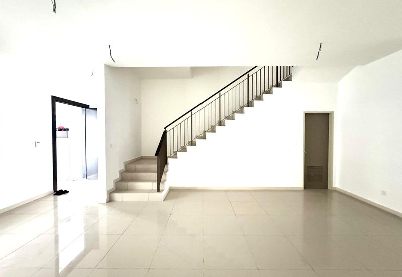 Setia Warisan Tropika (Belladonna)