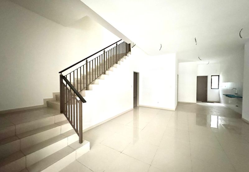 Setia Warisan Tropika (Belladonna)