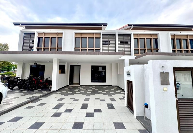 Setia Warisan Tropika (Belladonna)