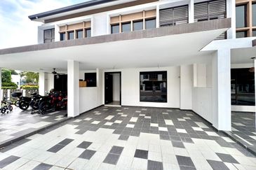 Setia Warisan Tropika (Belladonna)