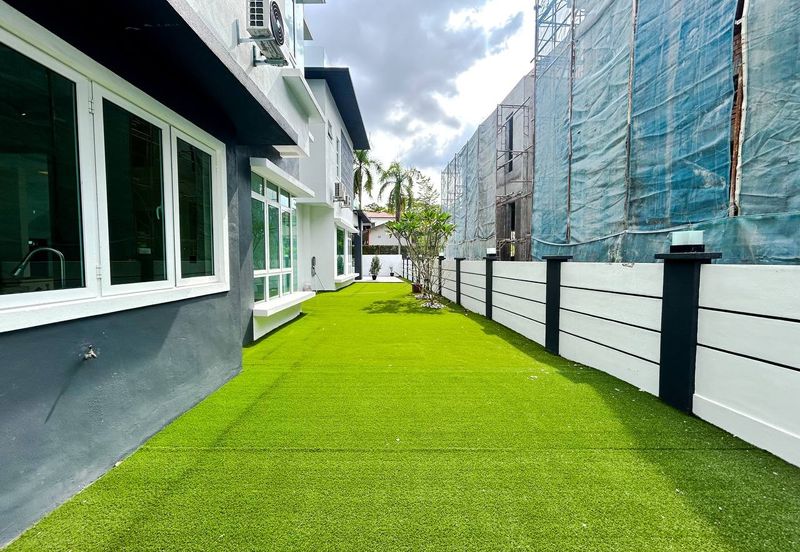 3 Storey Semi Bungalow @ Equine Park Seri Kembangan