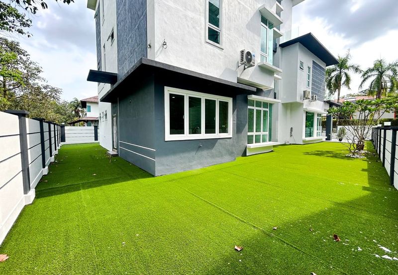 3 Storey Semi Bungalow @ Equine Park Seri Kembangan