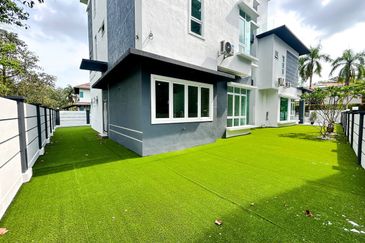 3 Storey Semi Bungalow @ Equine Park Seri Kembangan