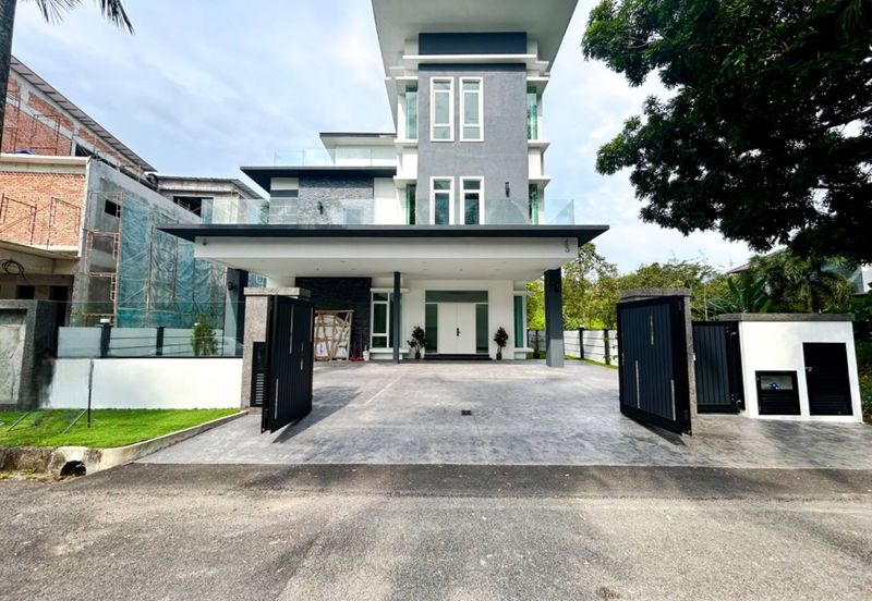 3 Storey Semi Bungalow @ Equine Park Seri Kembangan